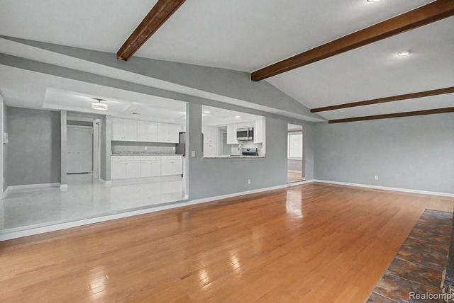 5394 Pond Bluff Drive, West Bloomfield, MI 48323