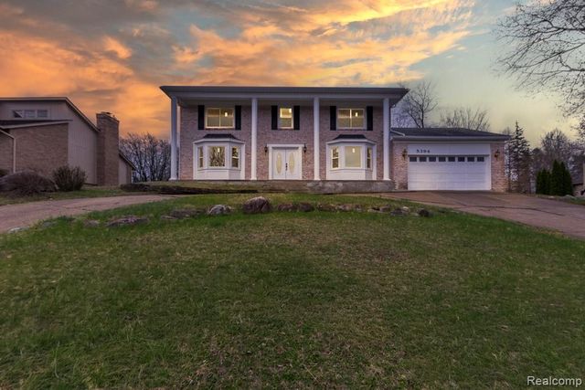 5394 Pond Bluff Drive, West Bloomfield, MI 48323