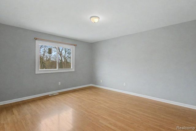 5394 Pond Bluff Drive, West Bloomfield, MI 48323