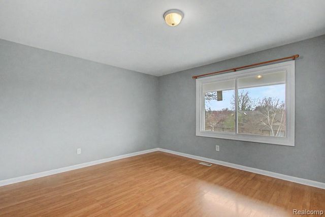 5394 Pond Bluff Drive, West Bloomfield, MI 48323