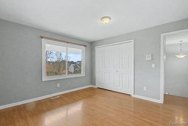 5394 Pond Bluff Drive, West Bloomfield, MI 48323