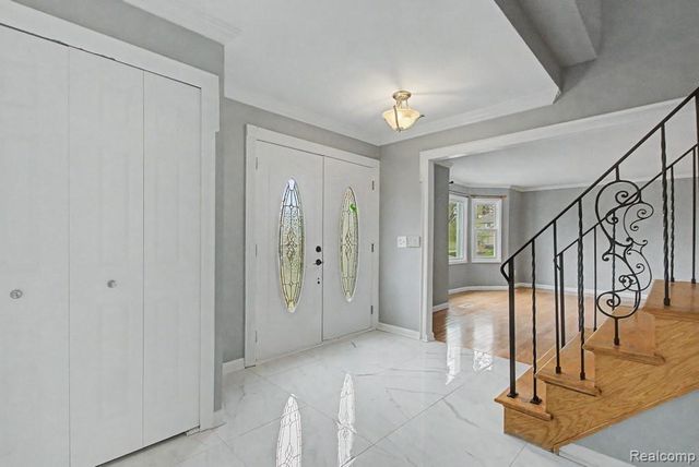 5394 Pond Bluff Drive, West Bloomfield, MI 48323