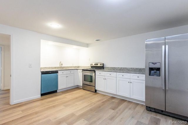 5394 Pond Bluff Drive, West Bloomfield, MI 48323