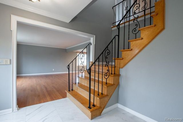 5394 Pond Bluff Drive, West Bloomfield, MI 48323