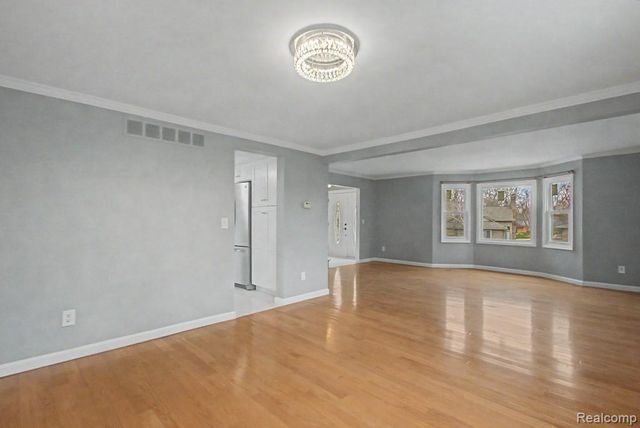 5394 Pond Bluff Drive, West Bloomfield, MI 48323