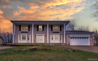 5394 Pond Bluff Drive, West Bloomfield, MI 48323