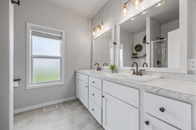 3037 Prairie Farms Circle S, Fargo, ND 58104