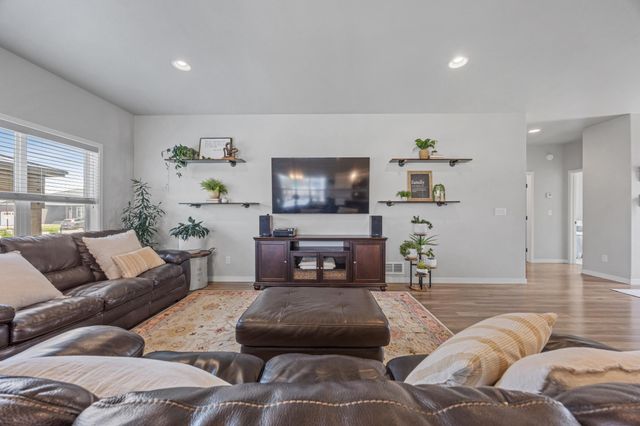 3037 Prairie Farms Circle S, Fargo, ND 58104
