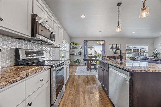 3037 Prairie Farms Circle S, Fargo, ND 58104