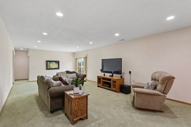 8832 Kingman Drive, West Des Moines, IA 50266