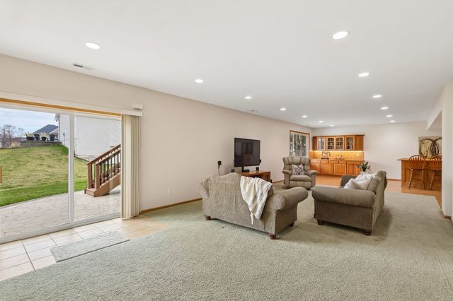 8832 Kingman Drive, West Des Moines, IA 50266