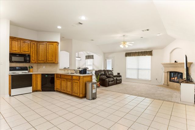621 Creekview Drive, Burleson, TX 76028