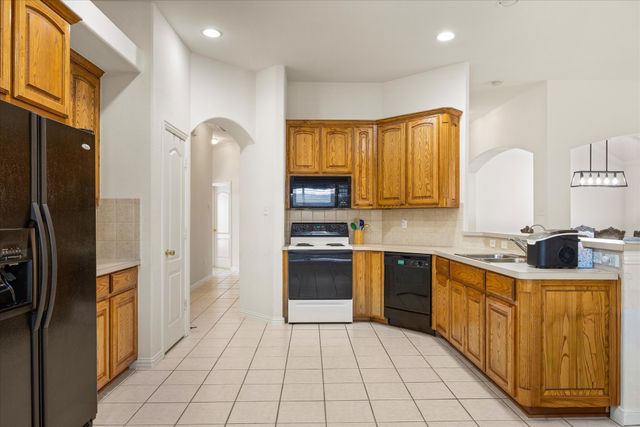 621 Creekview Drive, Burleson, TX 76028