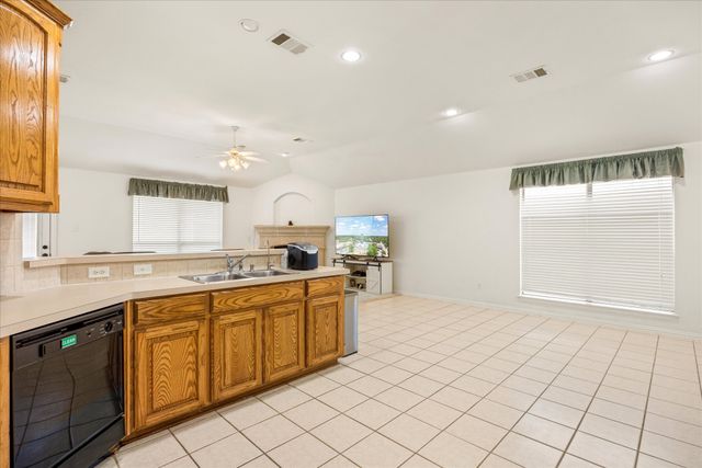621 Creekview Drive, Burleson, TX 76028