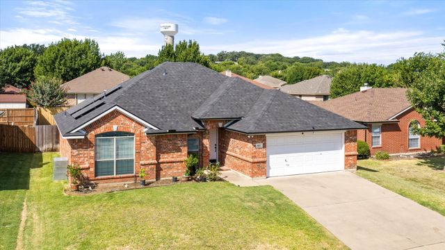 621 Creekview Drive, Burleson, TX 76028
