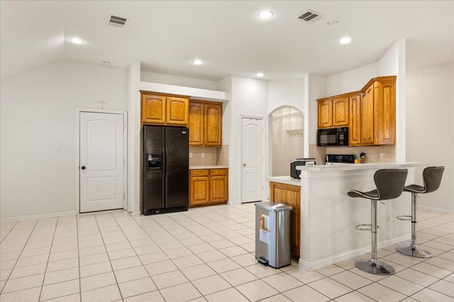 621 Creekview Drive, Burleson, TX 76028