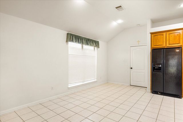 621 Creekview Drive, Burleson, TX 76028