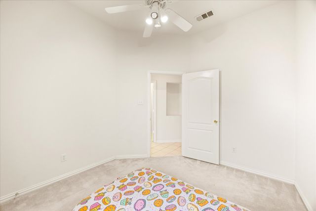 621 Creekview Drive, Burleson, TX 76028