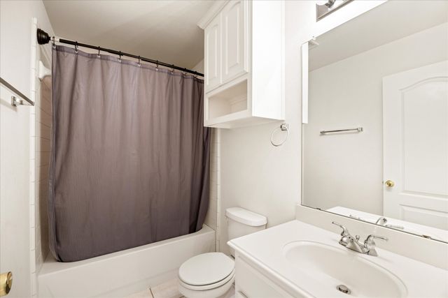 621 Creekview Drive, Burleson, TX 76028