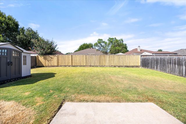 621 Creekview Drive, Burleson, TX 76028