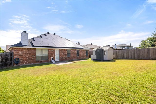 621 Creekview Drive, Burleson, TX 76028