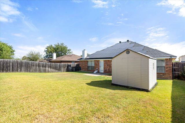 621 Creekview Drive, Burleson, TX 76028