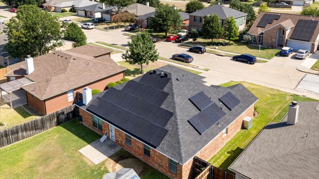 621 Creekview Drive, Burleson, TX 76028