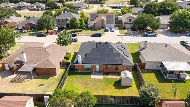 621 Creekview Drive, Burleson, TX 76028