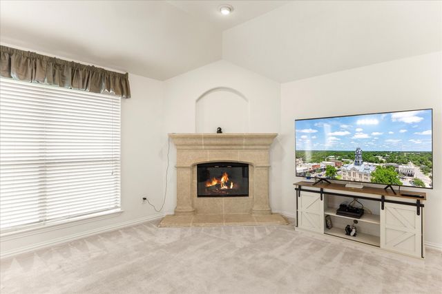 621 Creekview Drive, Burleson, TX 76028