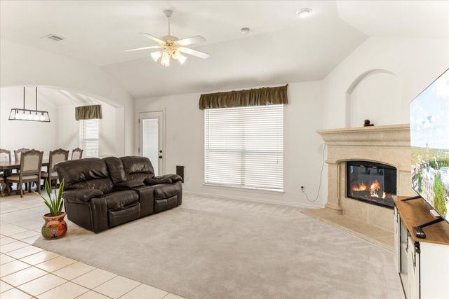621 Creekview Drive, Burleson, TX 76028