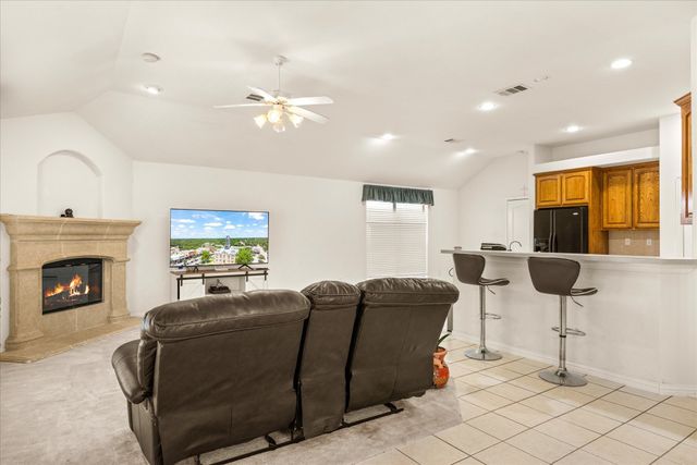 621 Creekview Drive, Burleson, TX 76028