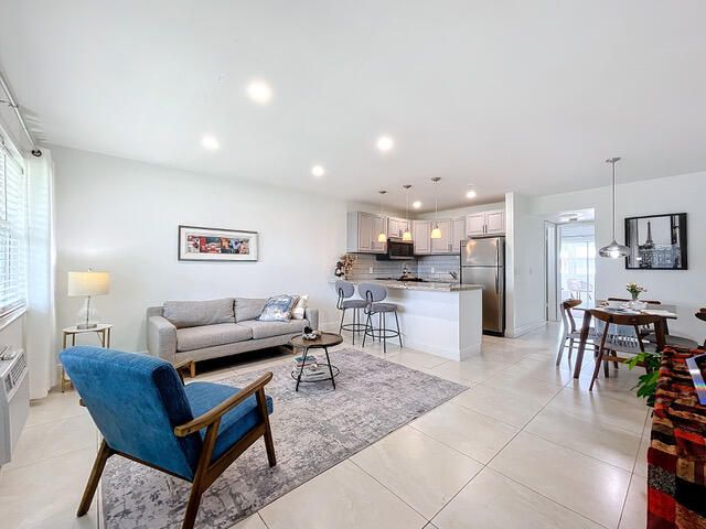 410 Chatham T, West Palm Beach, FL 33417