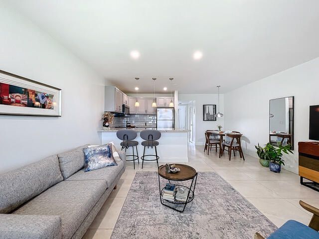 410 Chatham T, West Palm Beach, FL 33417