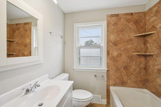 2835 Blaine AVENUE, Racine, WI 53405