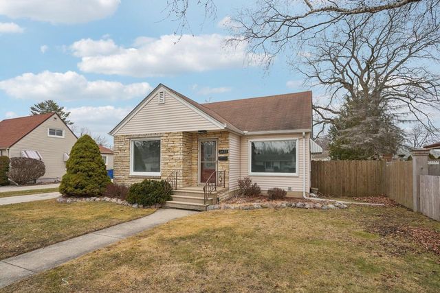 2835 Blaine AVENUE, Racine, WI 53405