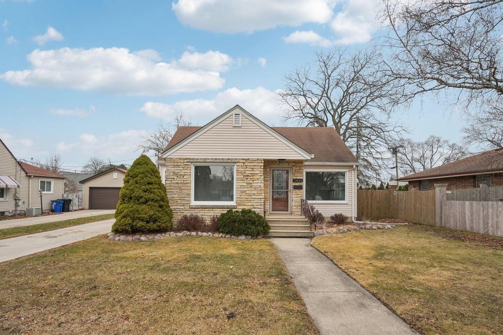 2835 Blaine AVENUE, Racine, WI 53405