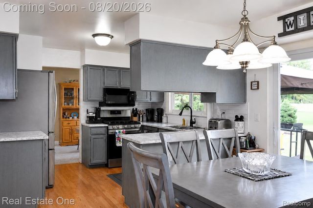 22103 Cherrylawn Drive, Brownstown Charter Township, MI 48134