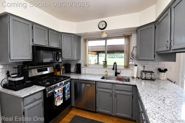 22103 Cherrylawn Drive, Brownstown Charter Township, MI 48134