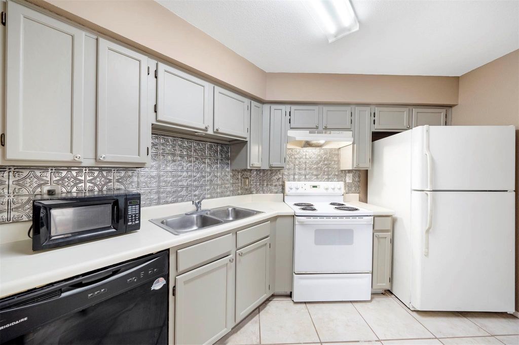 10630 Westbrae Parkway 606, Houston, TX 77031