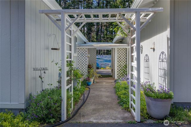 51 N Silver Lane N, Hoodsport, WA 98548