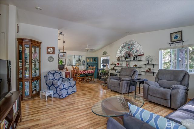 51 N Silver Lane N, Hoodsport, WA 98548