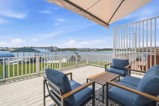 2 Key Harbor Drive, Conroe, TX 77356
