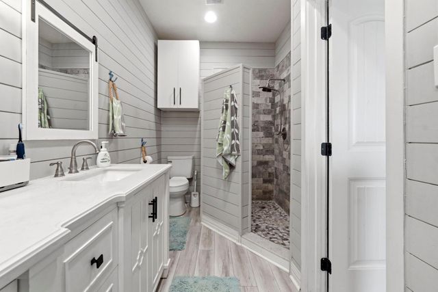 2 Key Harbor Drive, Conroe, TX 77356