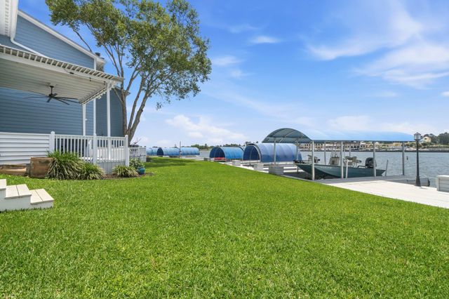 2 Key Harbor Drive, Conroe, TX 77356