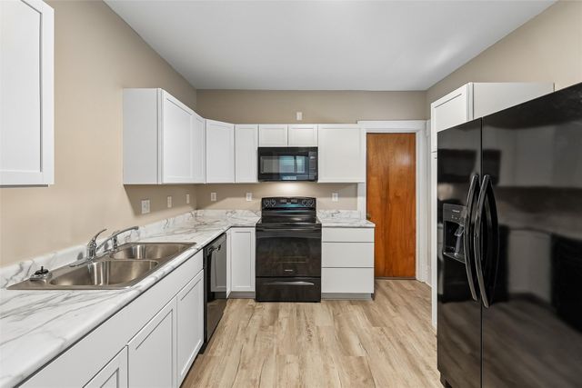 2707 Logan Avenue, Des Moines, IA 50317
