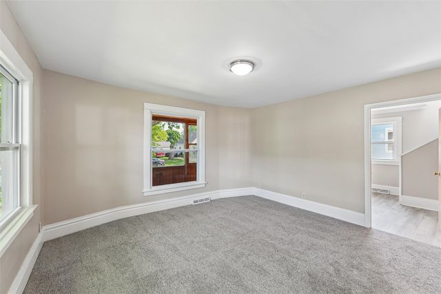 2707 Logan Avenue, Des Moines, IA 50317