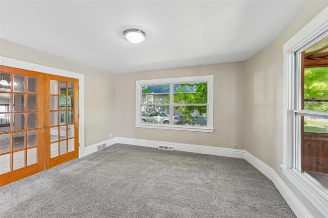 2707 Logan Avenue, Des Moines, IA 50317