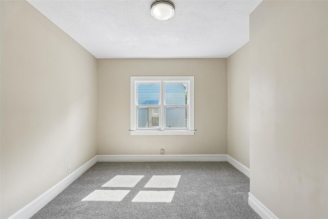 2707 Logan Avenue, Des Moines, IA 50317