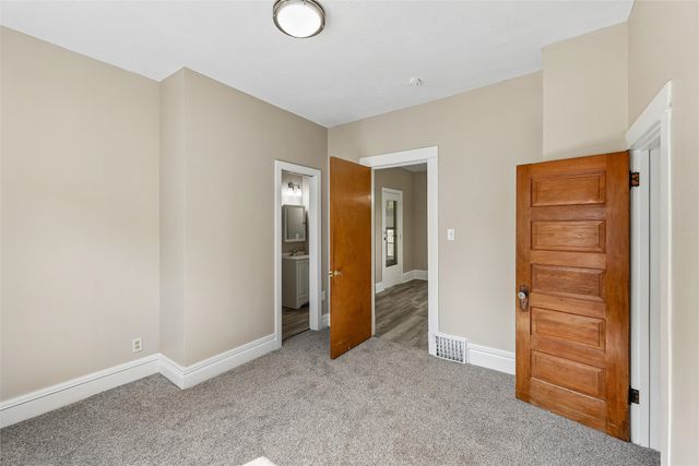 2707 Logan Avenue, Des Moines, IA 50317