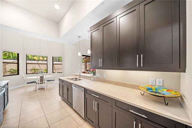 1221 Briarwood CT, Naples, FL 34104